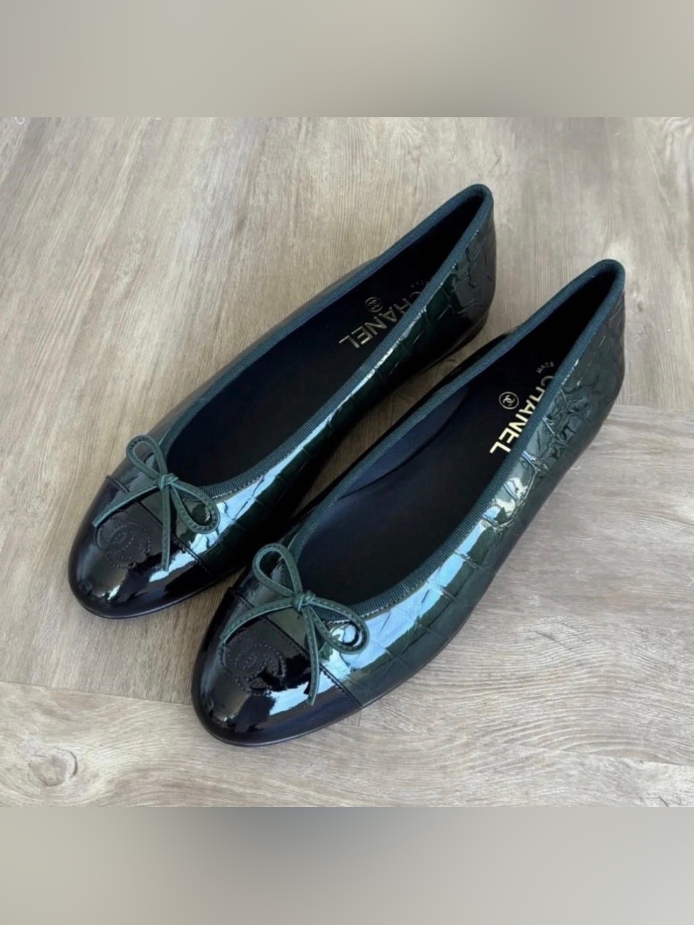 Chanel 26A Metiers D’art Green Croc Embossed Ballet Flats NEW